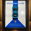 تابلو دکوراتیو ماکت پورشه 911 GT3 RS نسل 992 با طراحی سه‌بعدی آبی و سفید